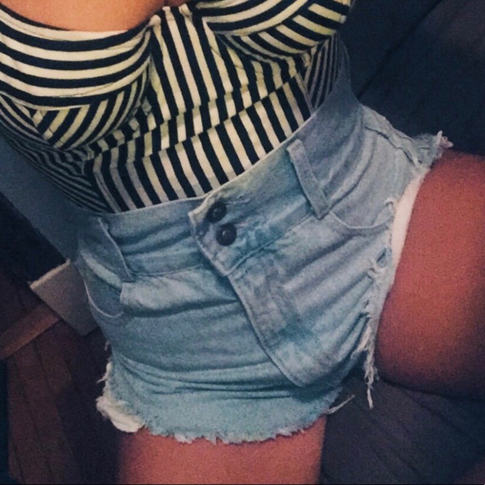 Vintage High Waisted Express Denim Shorts - Picture 4 of 4